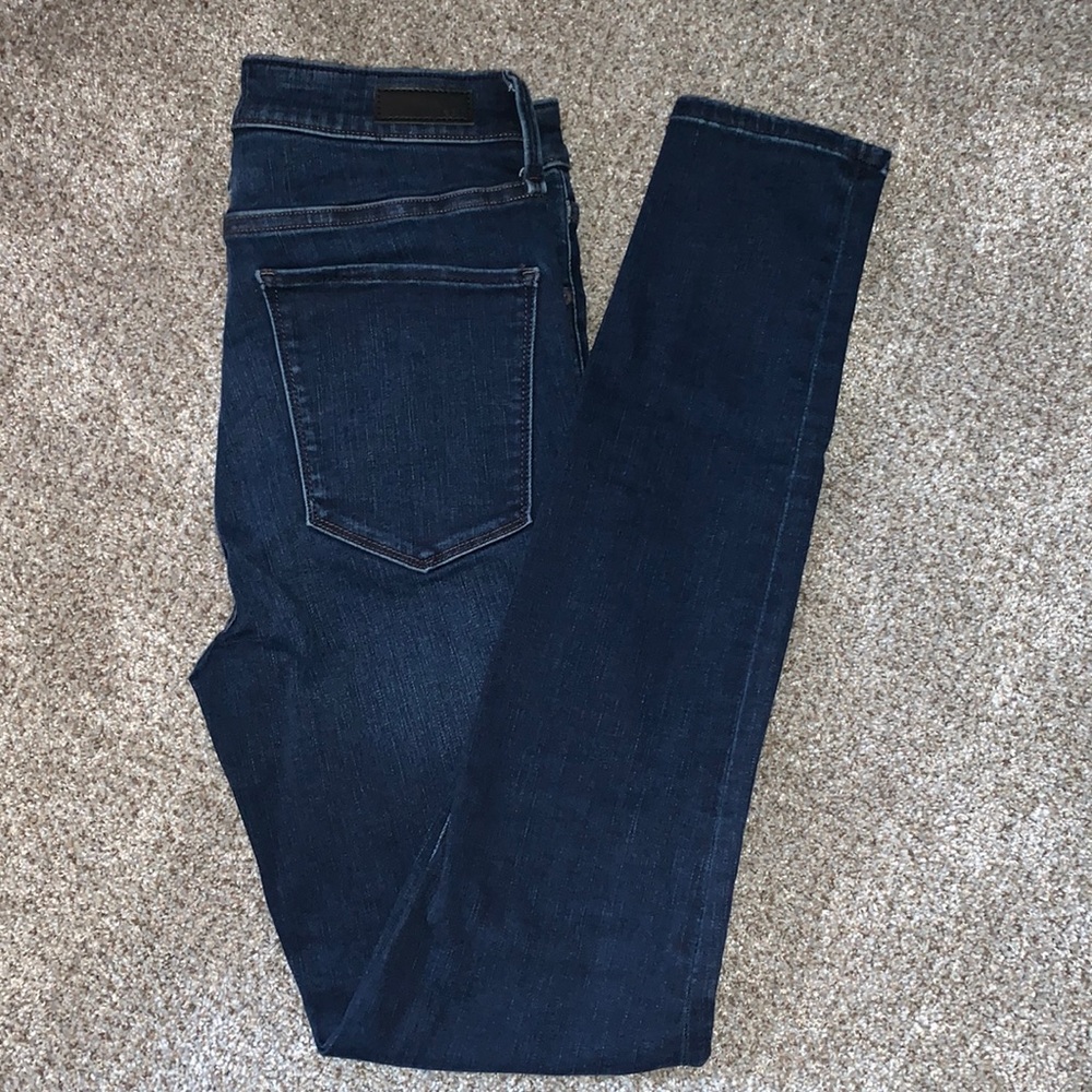 Like brand new, A&F High Rise Super Skinny. Dark wash.
